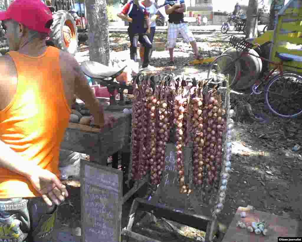 El reportero ciudadano de José R Borges recorre mercados privados de venta a la población en Cabaiguán, Sancti Spíritus.
