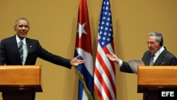Imagen de archivo del 21 de marzo de 2016 del presidente Barack Obama (i) y el gobernante cubano Raúl Castro durante una rueda de prensa conjunta en La Habana (Foto: Alejandro Ernesto/EFE).